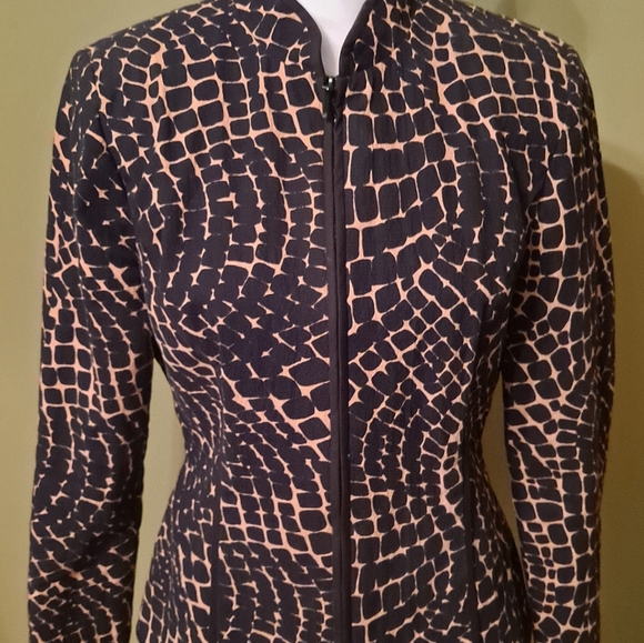 Maggy London Jackets & Blazers - Maggy London Zip Front Brown and Beige Print Jacket Size 4